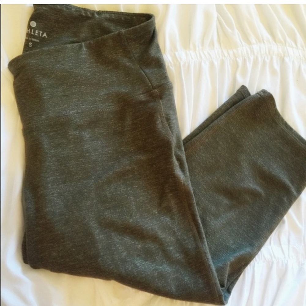 Athleta Odyssey Knicker Capri Leggings